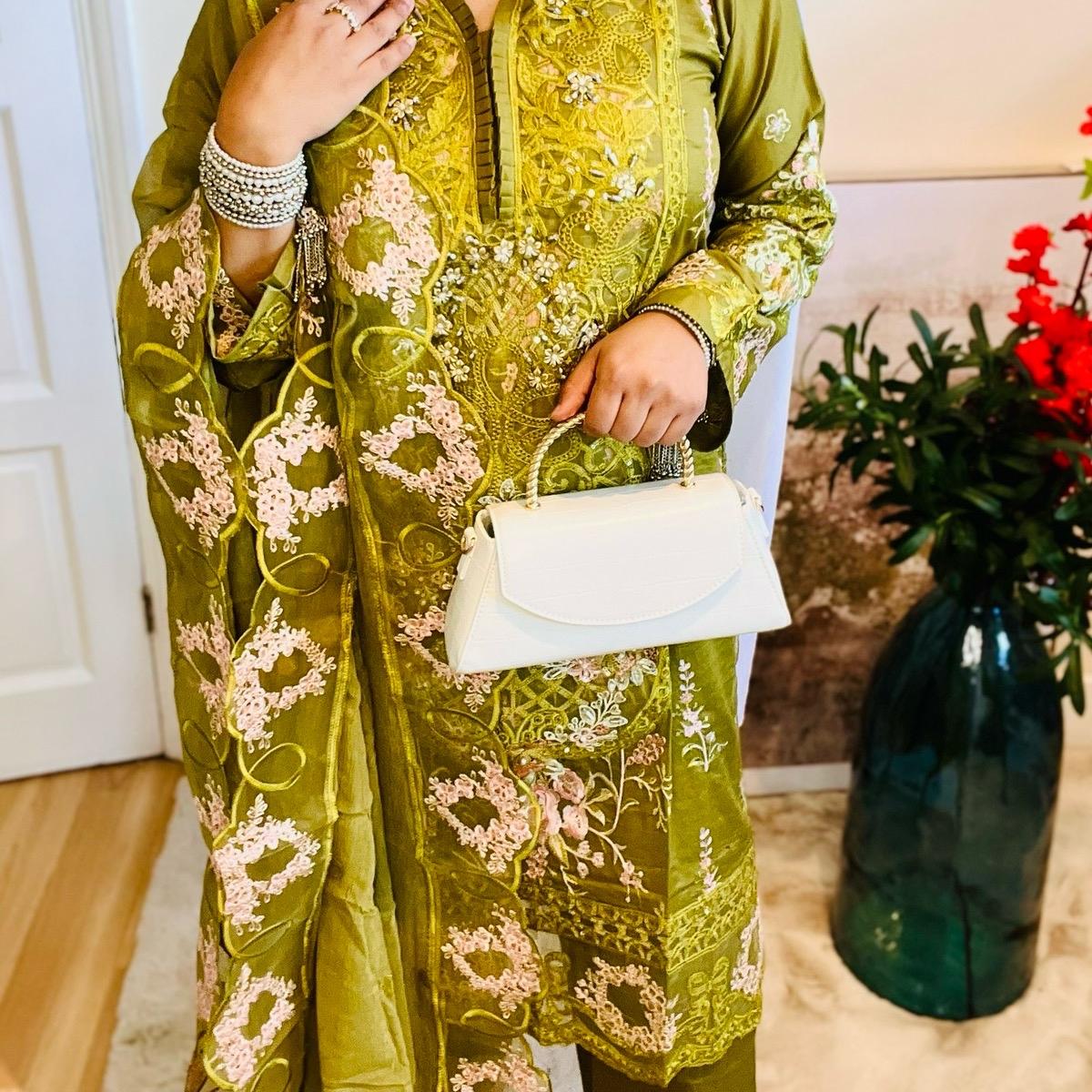 Oranjeta Hira Collections Women's Embroidered Lawn 3 Pieces Suit