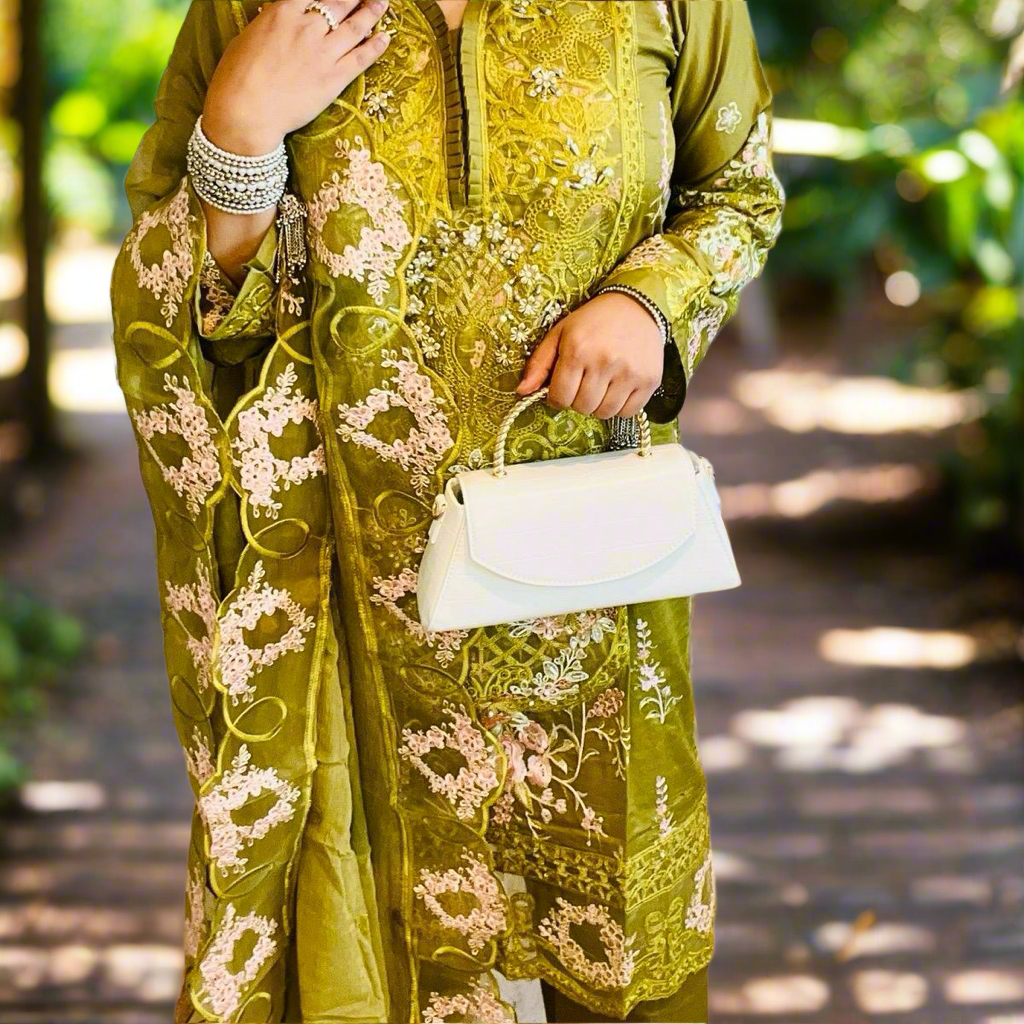 Oranjeta Hira Collections Women's Embroidered Lawn 3 Pieces Suit