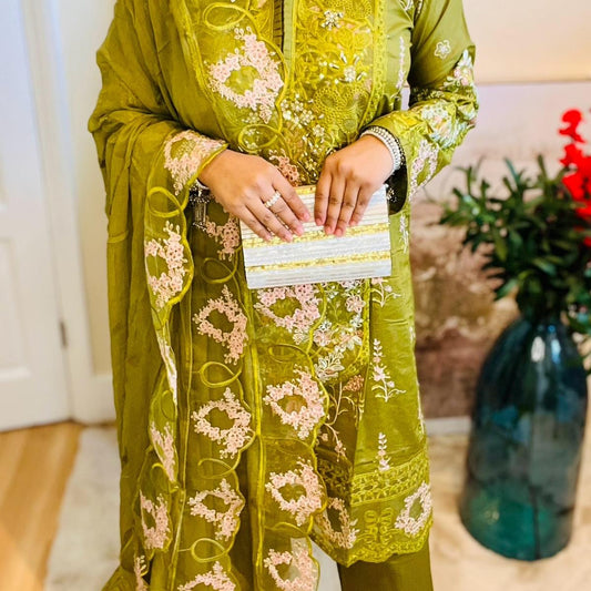 Oranjeta Hira Collections Women's Embroidered Lawn 3 Pieces Suit